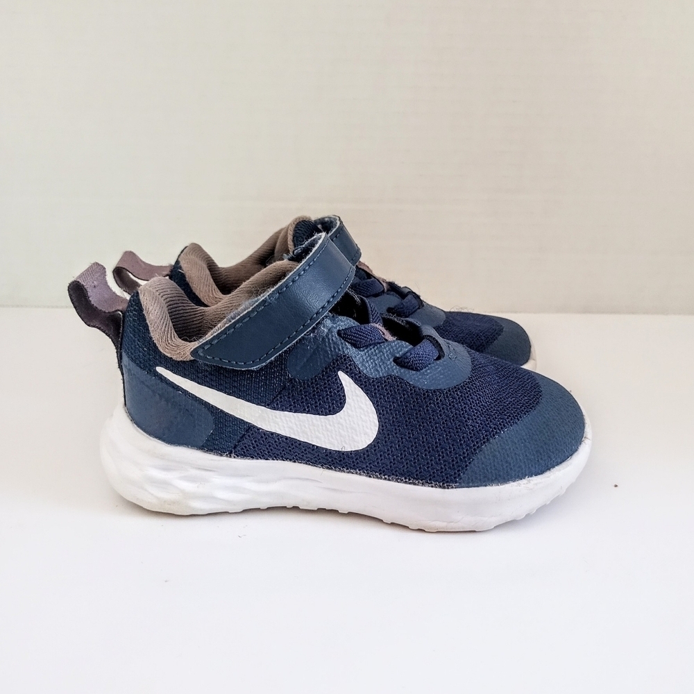 Nike revolution Kids Blue velcro sneakers size 6